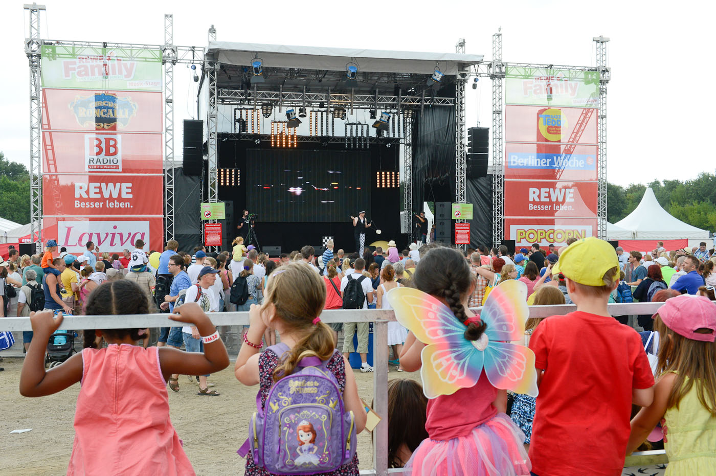 Foto ID 2014080959 Music Stage