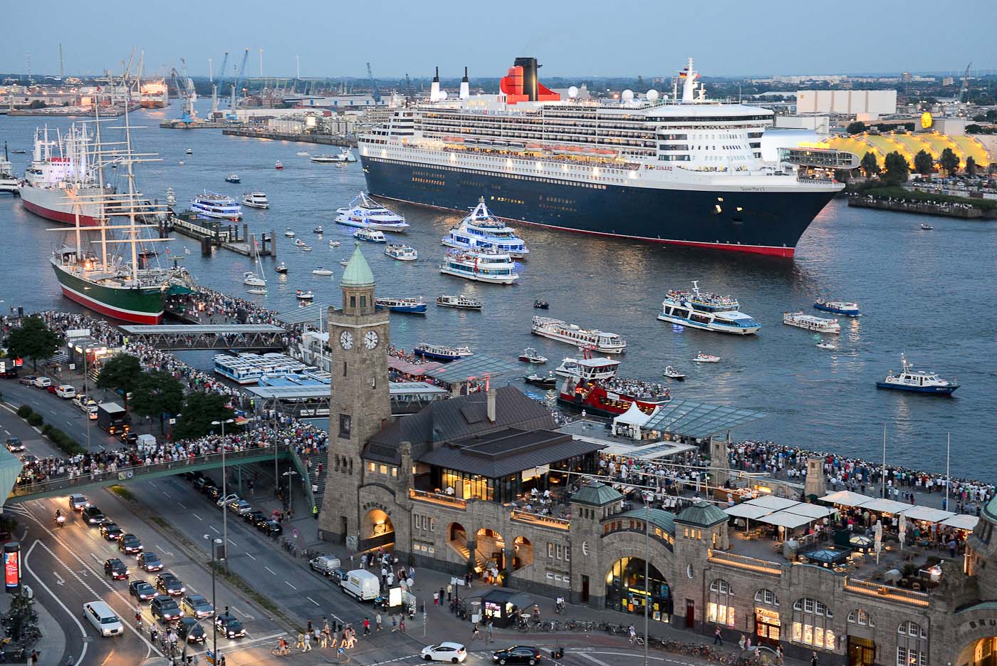 Foto ID 15082401 Queen Mary 2 Hamburg