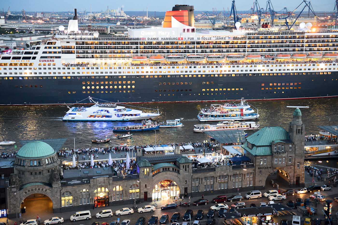 Foto ID 15082403 Queen Mary 2 Hamburg