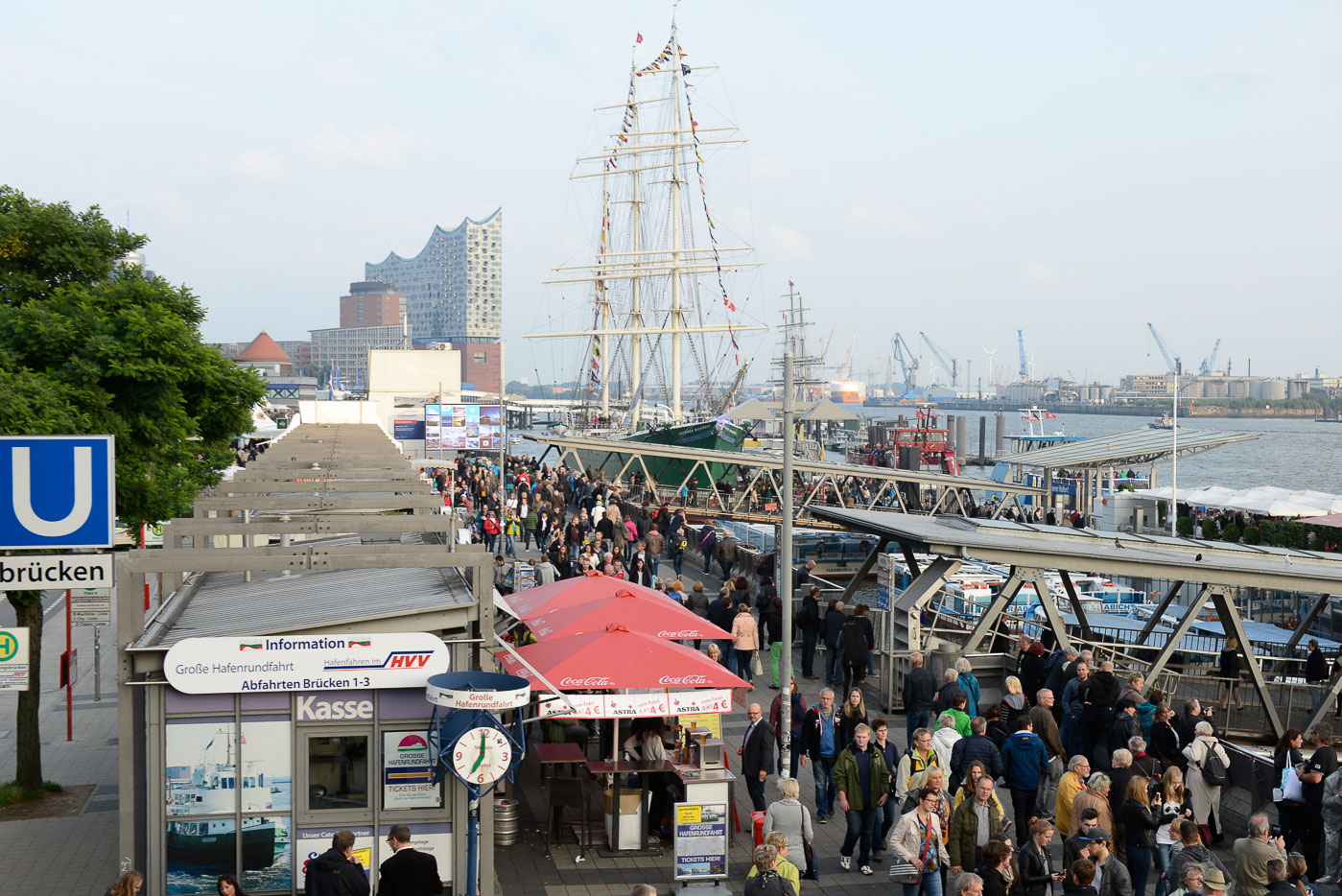 Foto 150913020 Landungsbrücken Hamburg Cruise Days 2015